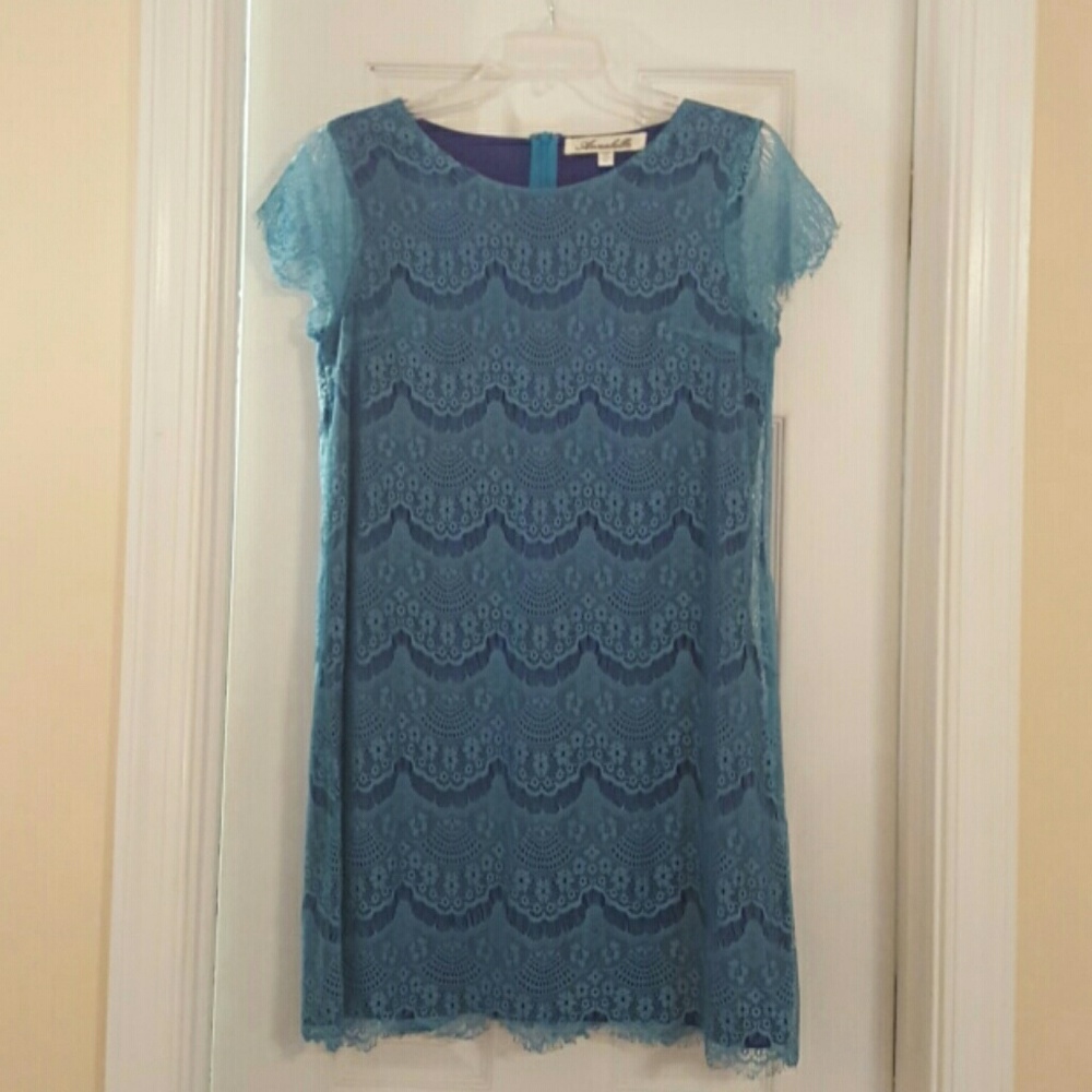 Beautiful knee length dress!